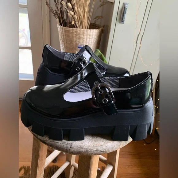 Treaded Platform Mary Janes - Picture 7 of 10